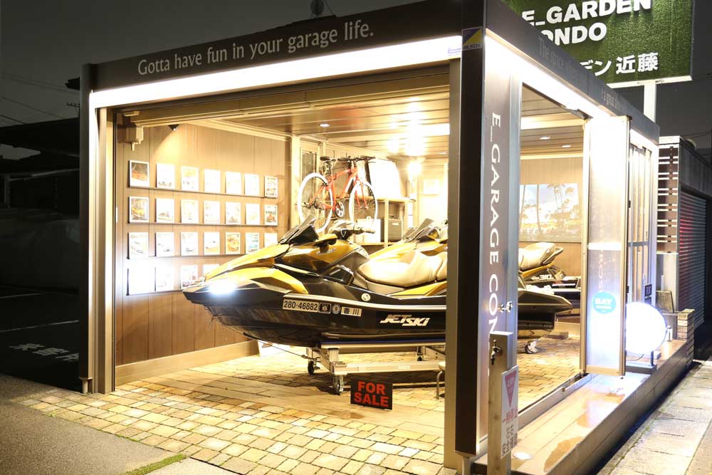 ベイマリーナ福山に展示されている水上バイク